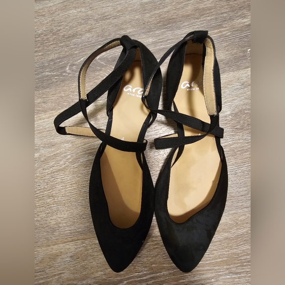 ARA strappy pointed toe flats size 4 6.5 black suede - Picture 1 of 7